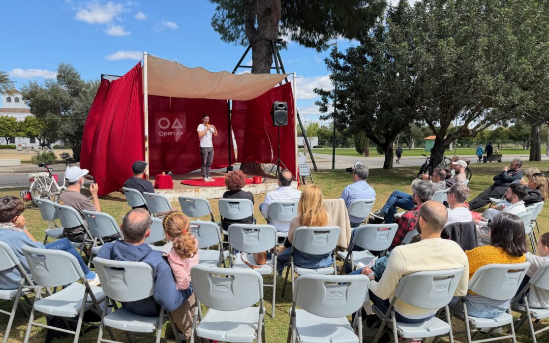 Open Air x SevillaUP reúne a más de medio centenar de profesionales para hablar de desarrollo profesional al aire libre en el Parque del Alamillo en su primera edición